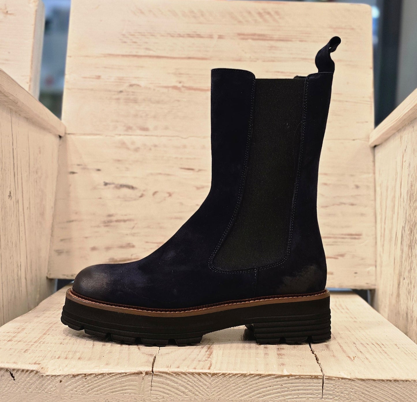 Stivaletto con doppio elastico alto