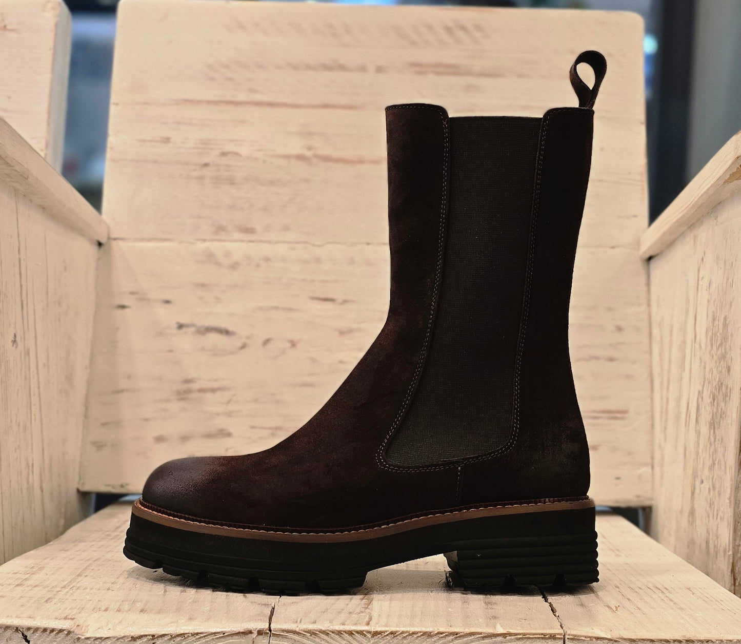 Stivaletto con doppio elastico alto