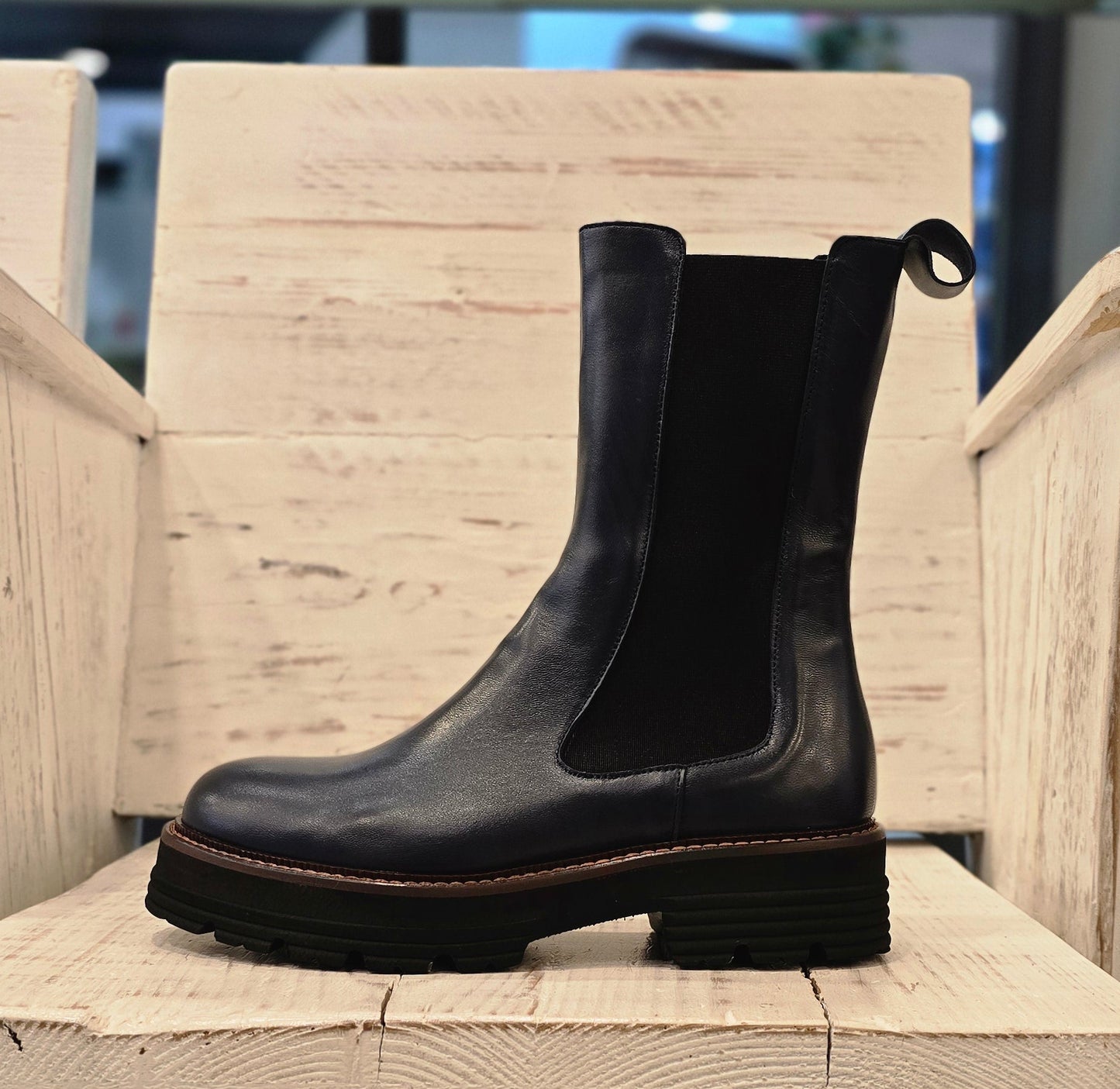 Stivaletto con doppio elastico alto