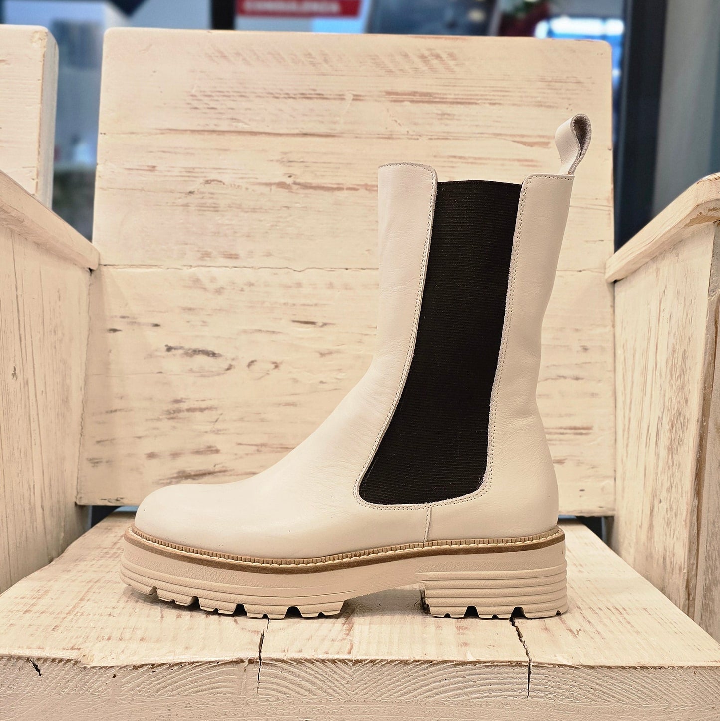 Stivaletto con doppio elastico alto