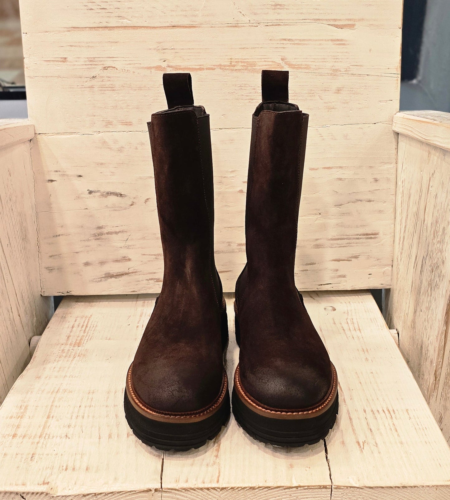 Stivaletto con doppio elastico alto