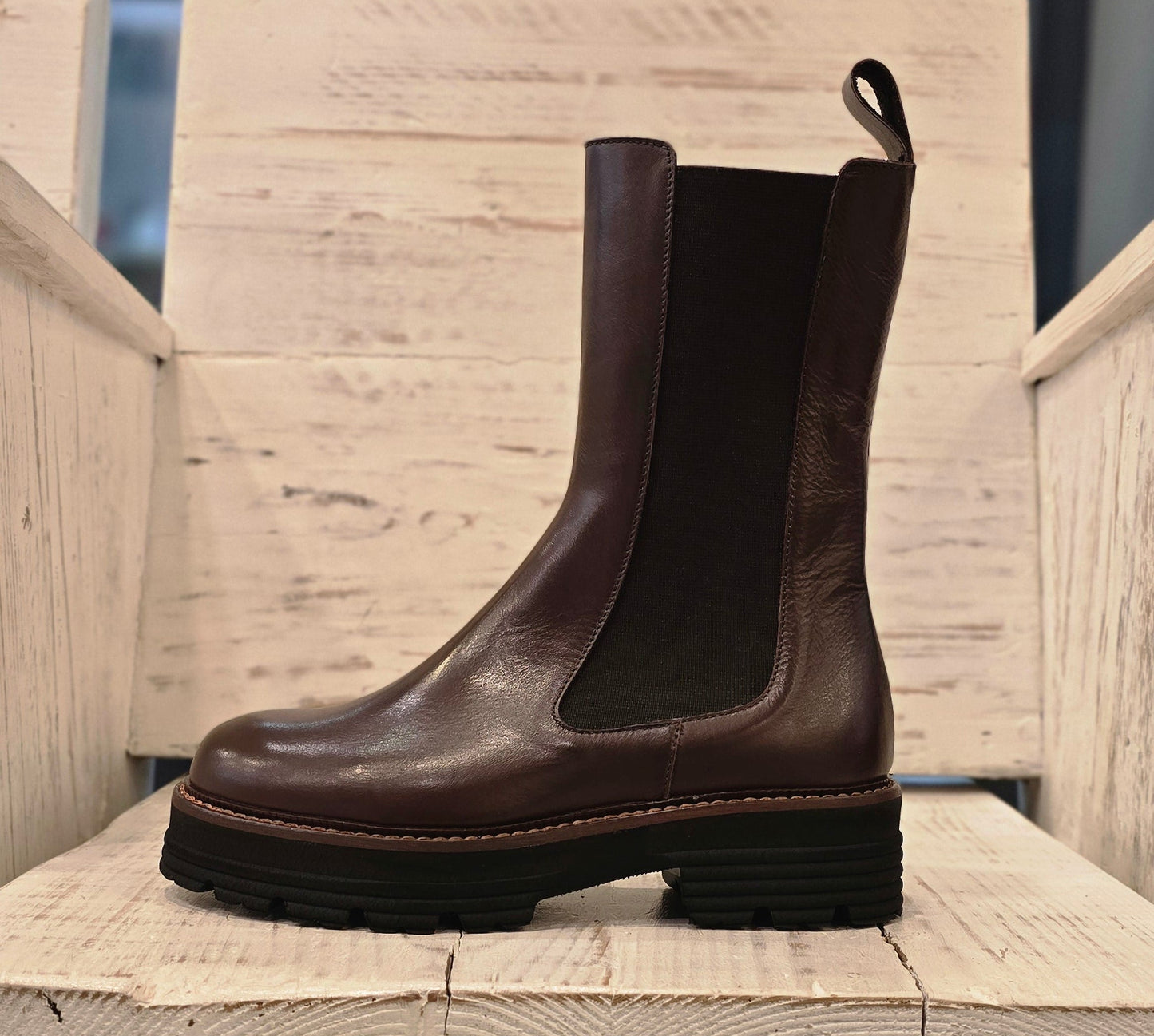 Stivaletto con doppio elastico alto
